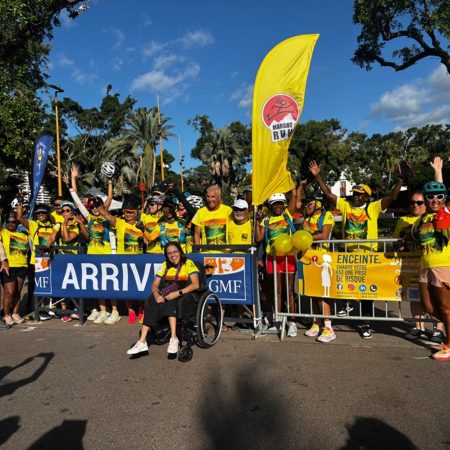 Tour Velo SAF France KFrine groupe à l'arrivée